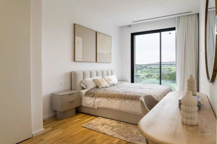 Image No.17-2 Bed Property for sale