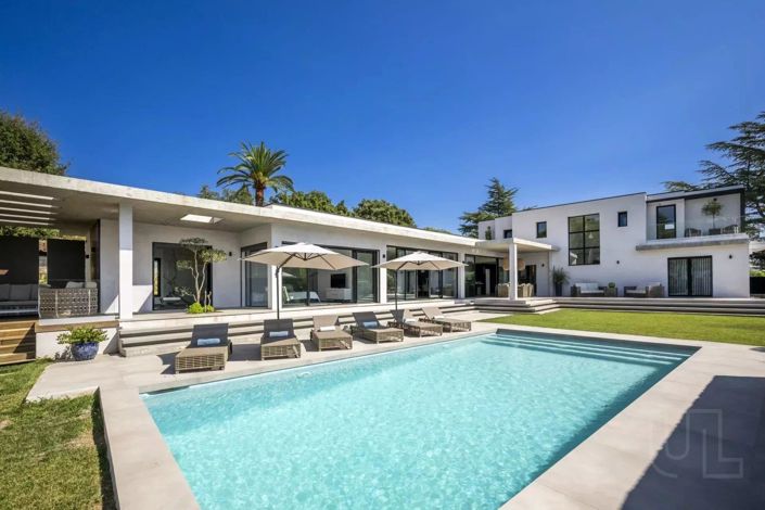 Image No.12-5 Bed House for sale