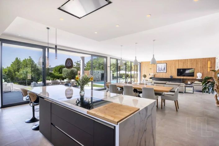 Image No.6-5 Bed House for sale