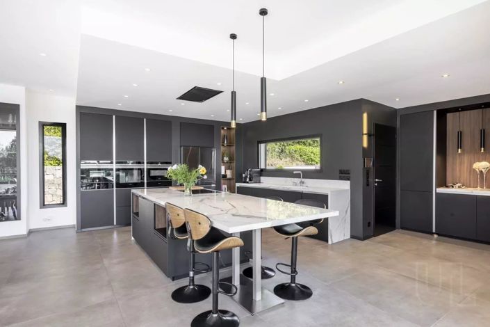 Image No.7-5 Bed House for sale