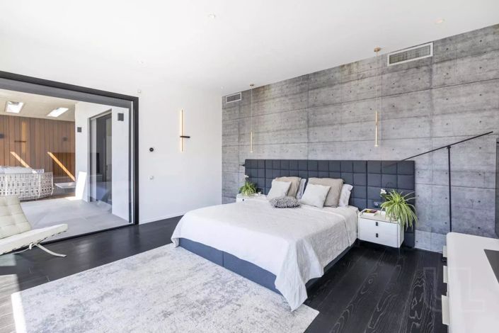 Image No.9-5 Bed House for sale