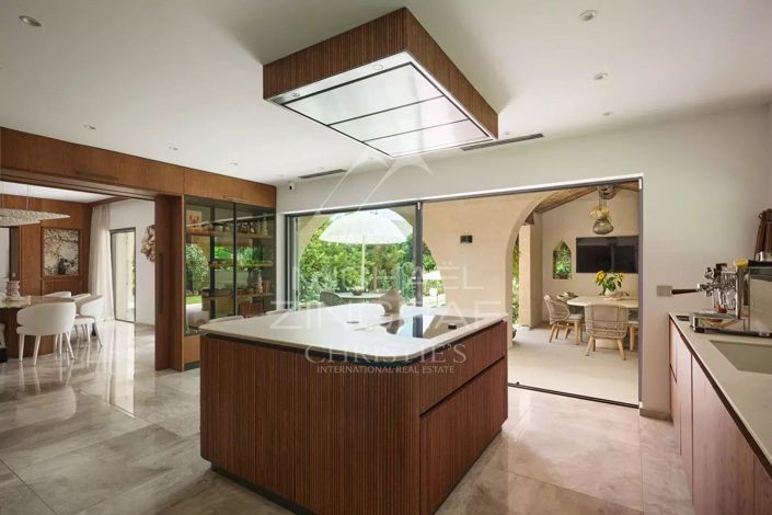 Image No.8-7 Bed House for sale