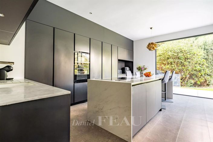 Image No.6-5 Bed House for sale