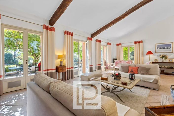 Image No.11-6 Bed House for sale