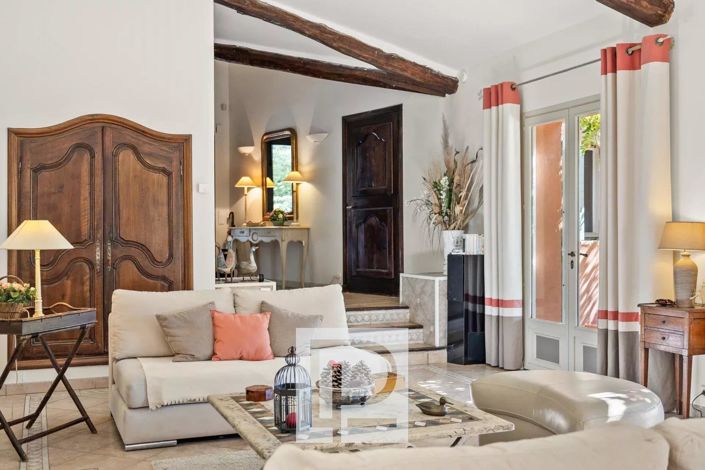 Image No.12-6 Bed House for sale