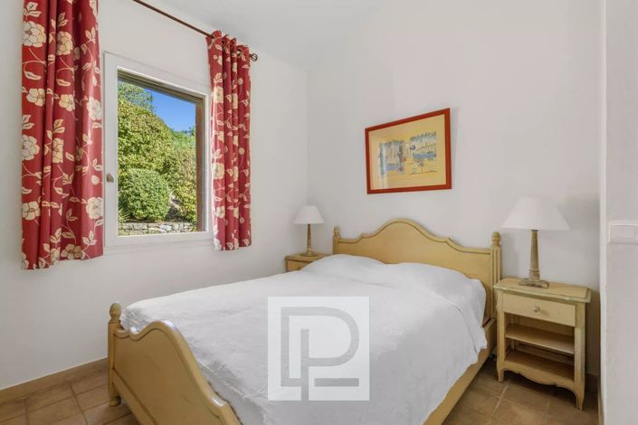 Image No.30-6 Bed House for sale