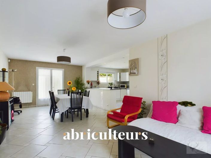 Image No.2-4 Bed House for sale