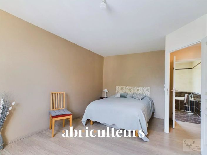 Image No.8-4 Bed House for sale