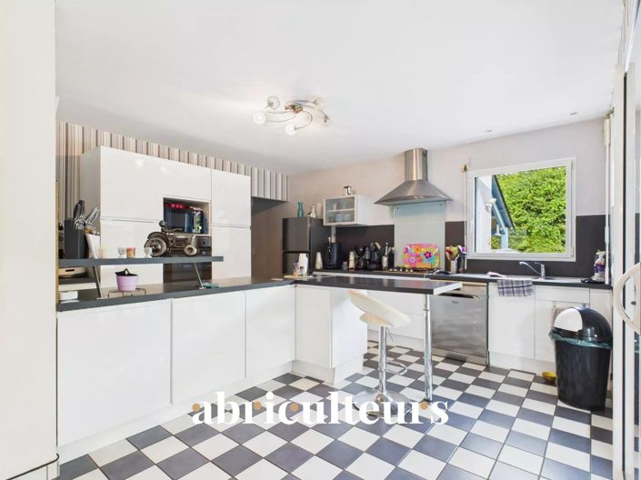 Image No.12-4 Bed House for sale