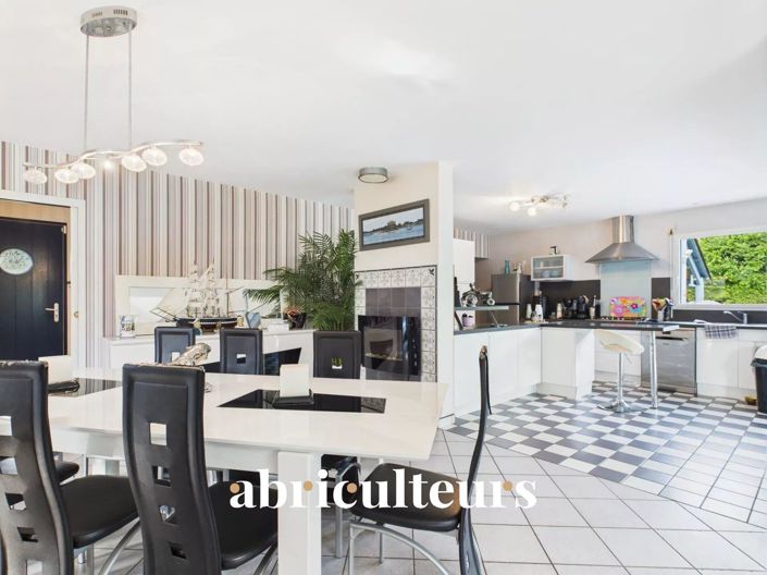 Image No.8-4 Bed House for sale