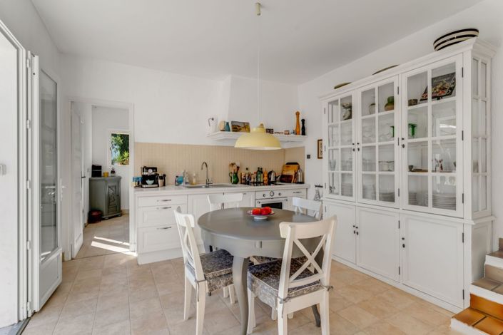 Image No.6-5 Bed House for sale