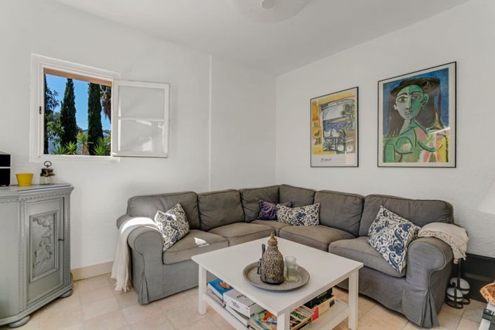 Image No.7-5 Bed House for sale