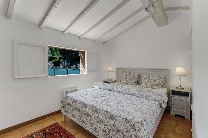 Image No.8-5 Bed House for sale