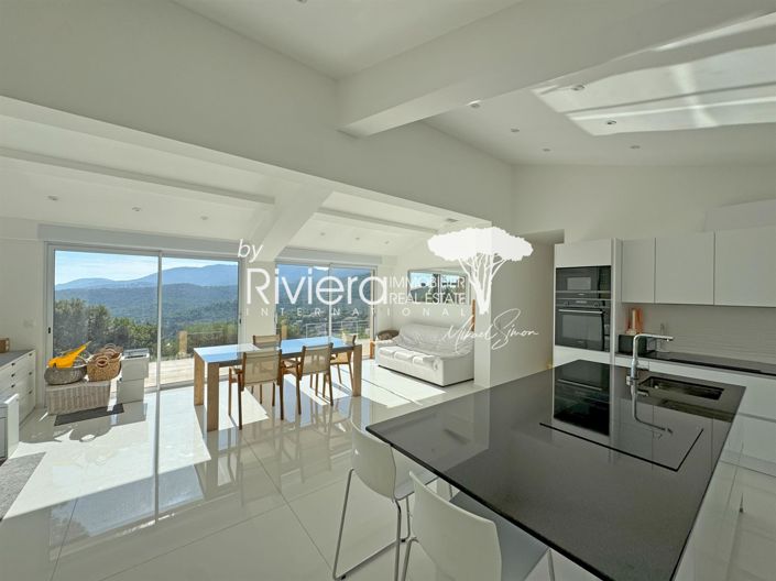 Image No.12-5 Bed House for sale