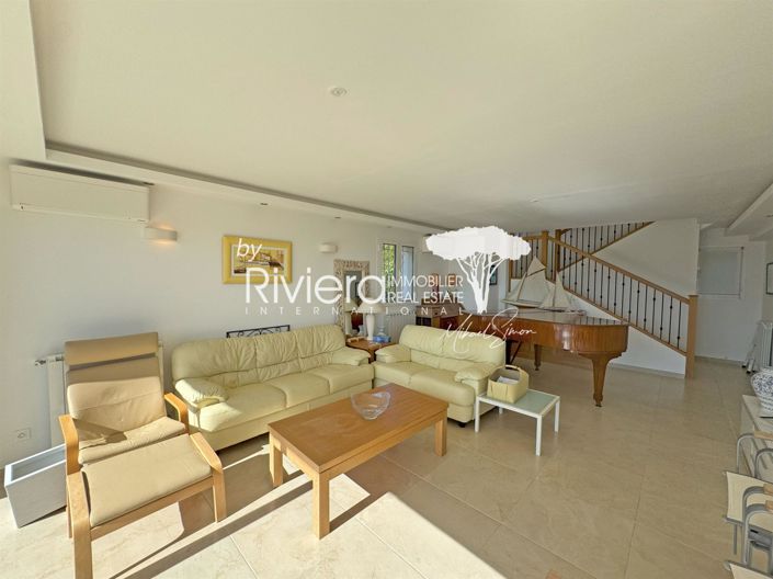 Image No.8-5 Bed House for sale