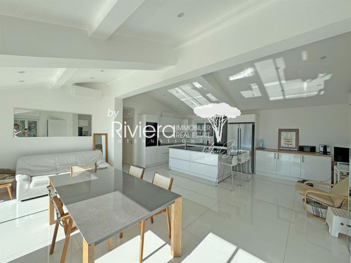 Image No.9-5 Bed House for sale