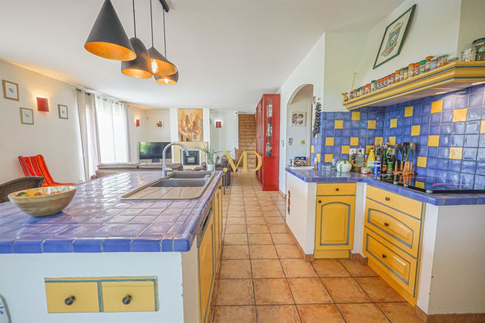 Image No.12-5 Bed House for sale