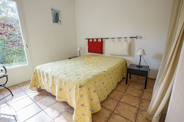 Image No.17-5 Bed House for sale