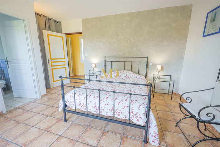 Image No.18-5 Bed House for sale