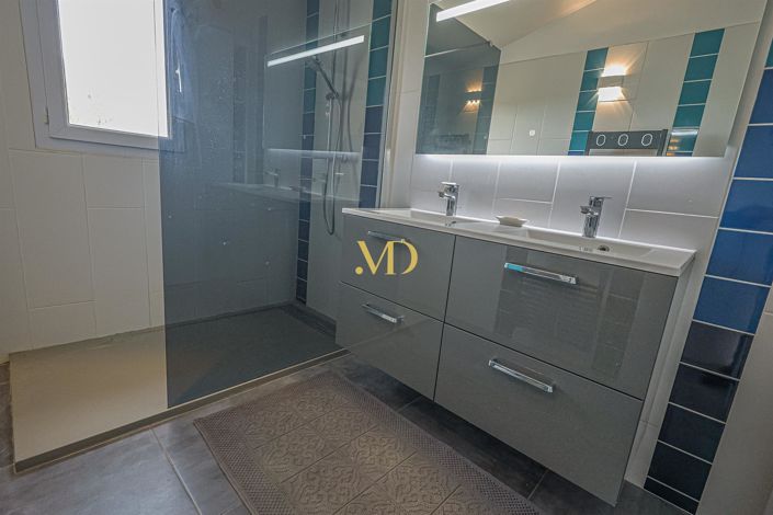 Image No.24-5 Bed House for sale