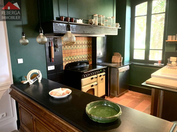 Image No.8-8 Bed House for sale