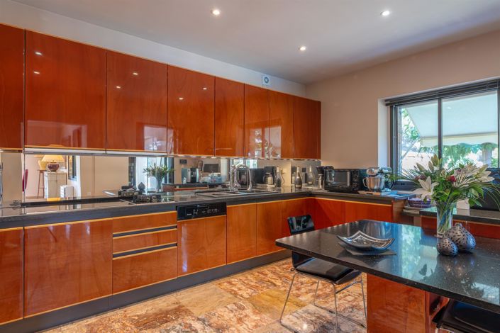 Image No.25-4 Bed House for sale