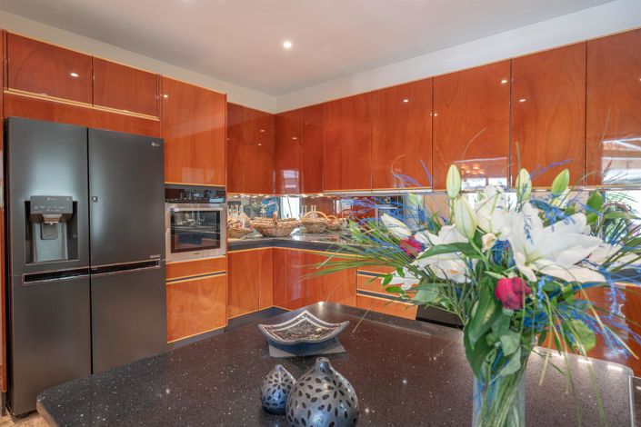 Image No.26-4 Bed House for sale