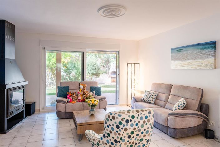 Image No.3-4 Bed House for sale