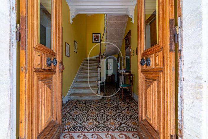 Image No.2-Maison de 5 chambres à vendre à Uzès