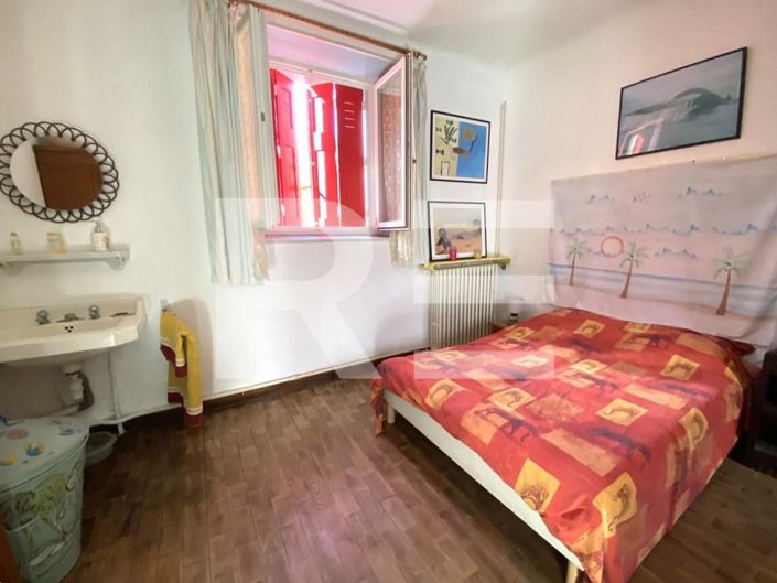 Image No.8-4 Bed House for sale