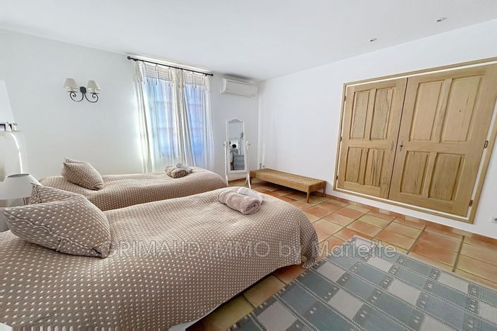 Image No.9-3 Bed House for sale