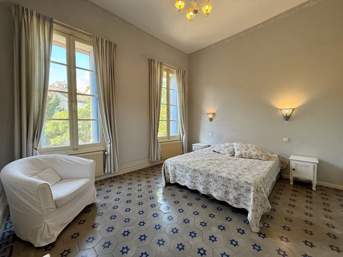 Image No.17-6 Bed House for sale