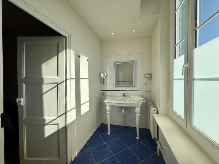 Image No.18-6 Bed House for sale