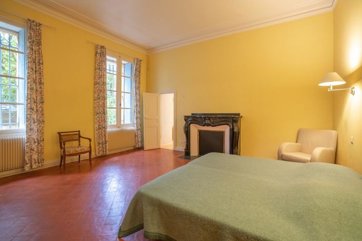 Image No.19-6 Bed House for sale