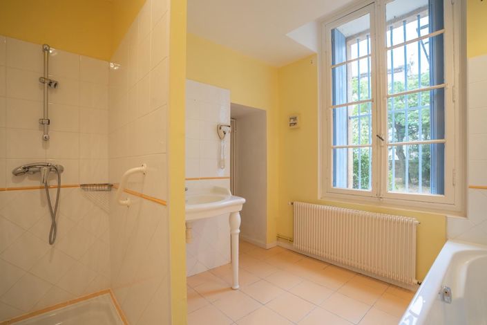 Image No.20-6 Bed House for sale