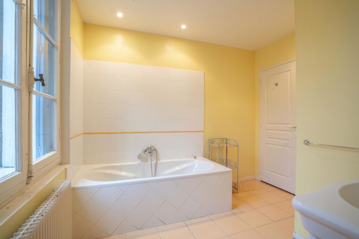 Image No.21-6 Bed House for sale