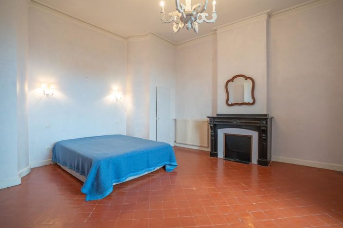 Image No.28-6 Bed House for sale