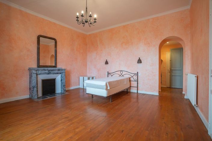 Image No.30-6 Bed House for sale