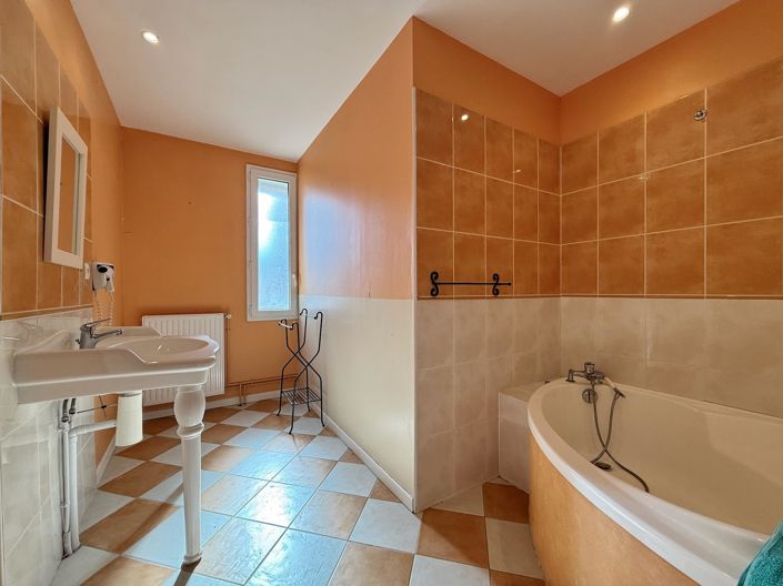 Image No.31-6 Bed House for sale