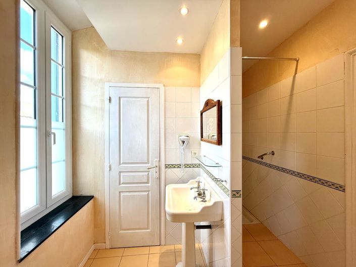 Image No.34-6 Bed House for sale