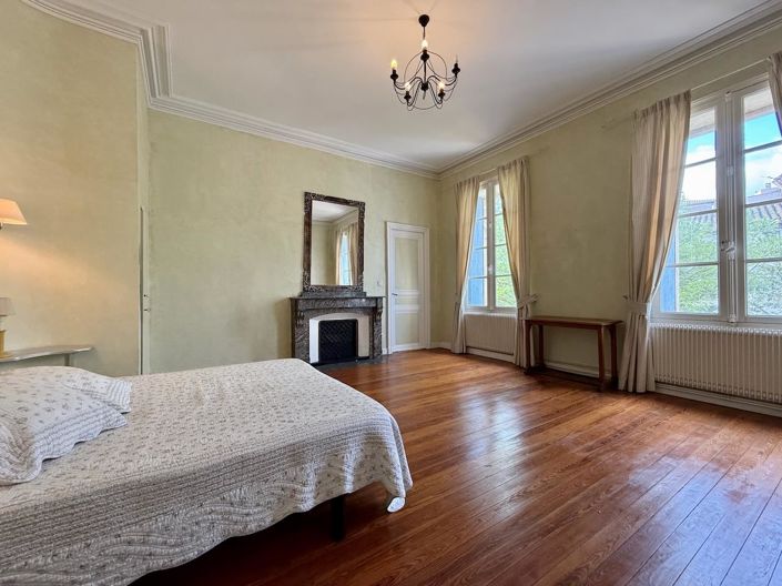 Image No.37-6 Bed House for sale