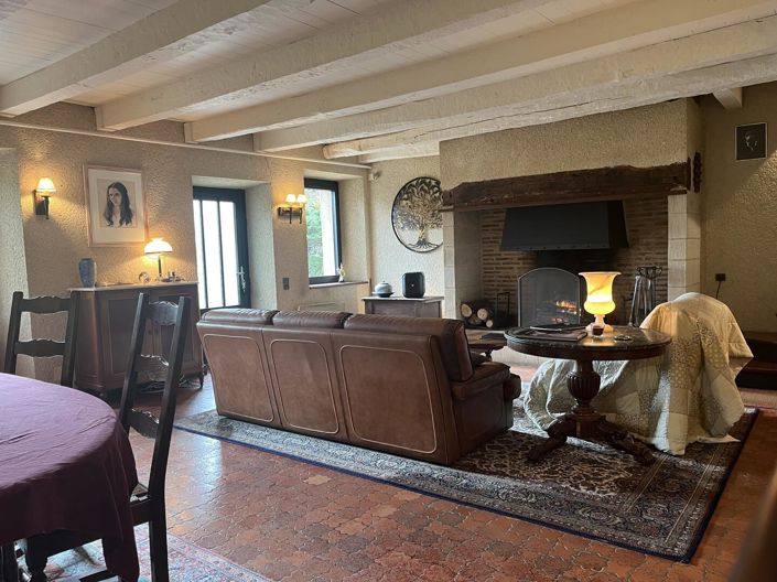 Image No.8-5 Bed House for sale