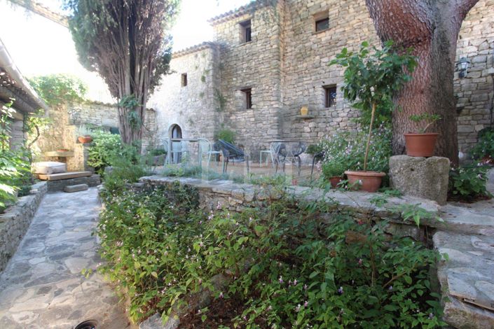 Image No.1-8 Bed House for sale