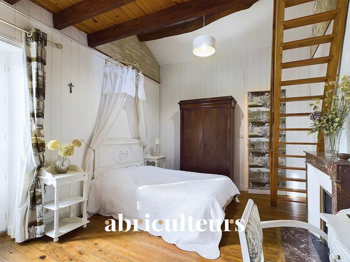 Image No.6-6 Bed House for sale