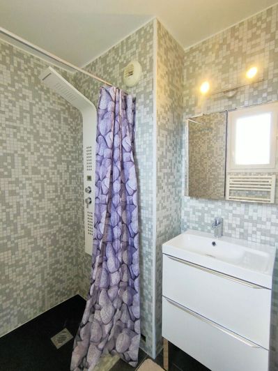 Image No.11-3 Bed Property for sale