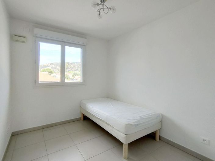 Image No.13-3 Bed Property for sale