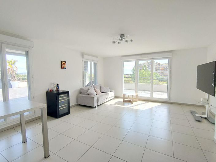 Image No.8-3 Bed Apartment for sale