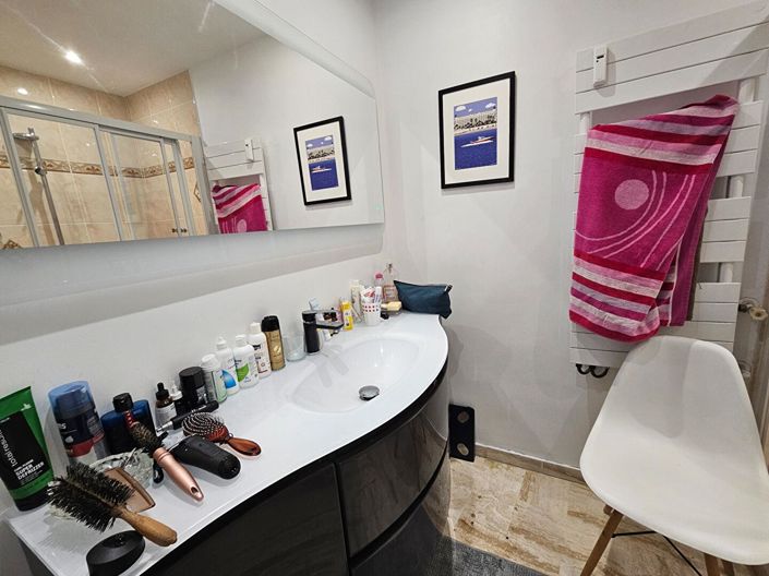 Image No.10-2 Bed Property for sale