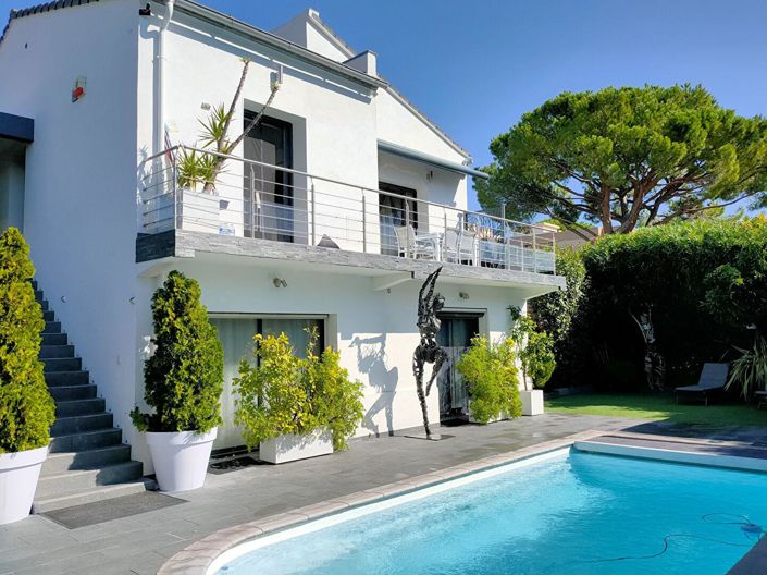 Image No.1-5 Bed House for sale