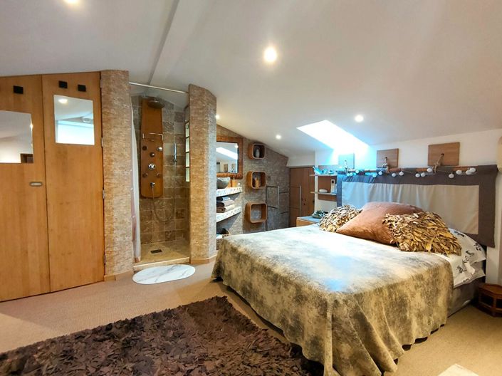 Image No.12-5 Bed House for sale